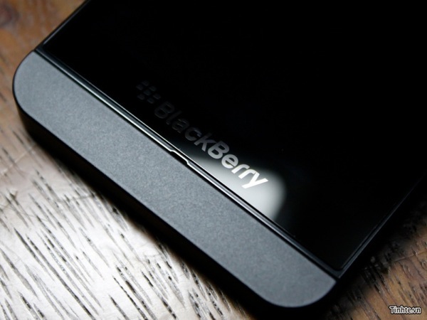 BlackBerry 10 L-Series im Video Hands-on, Vergleich mit iPhone5 und DevAlpha B