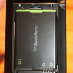 BlackBerry Bold Batterie und SD-Kartenslot